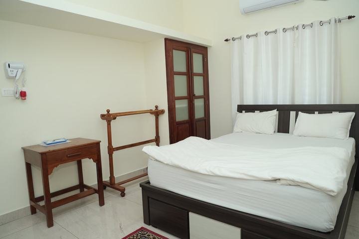 Room with writing table