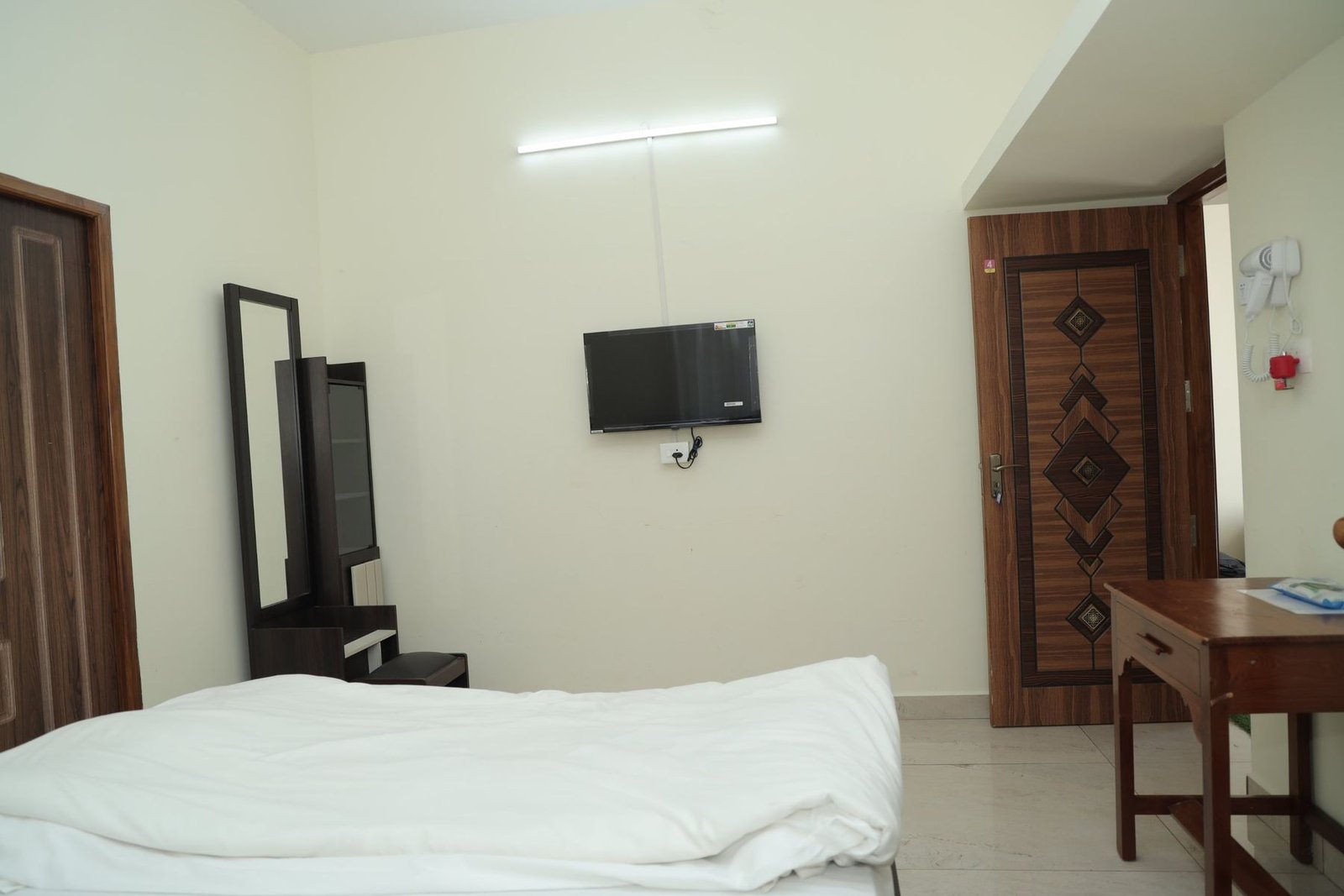 Room with television and dressing unit