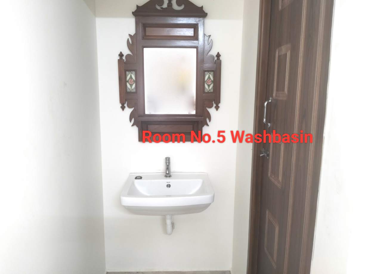 Room No 5 Room No 5